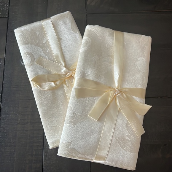 NWT - lot of holiday fine linen napkins! - Picture 4 of 8